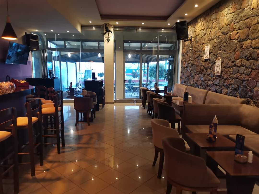 New Point Cafe Bar Brunch Καφές Ποτό Cocktails Μαντούκι