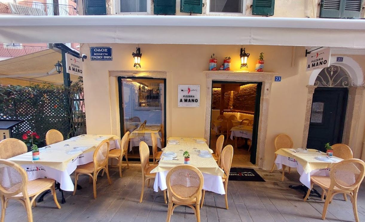 A Mano Pizzeria in Corfu Town